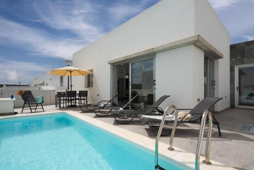 Playa Blanca Villa | Villa Valencia