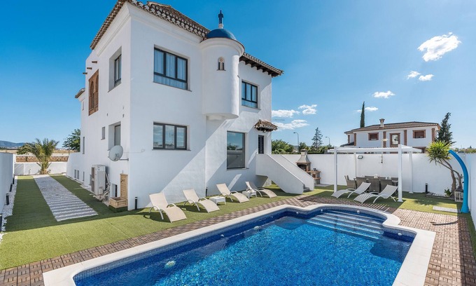 Las Gabias Villa | Villa "Valeria" with Mountain View, Private Pool & Wi-Fi