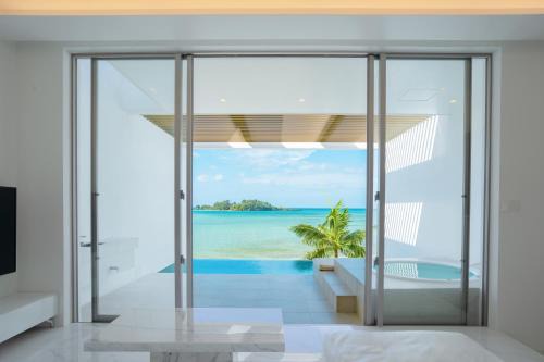 Onna Villa | Villa VALIOSA ON THE BEACH