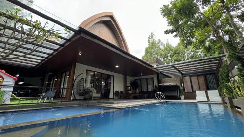 Ciawi Villa | Villa Vamella at Vimala Hills 6 Bed Room Private Pool Billiards Karaoke