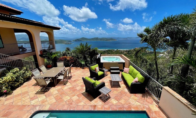 Johnson Bay House | Villa Ventosa ~ 3 bed/3.5 bath with Tesla solar + pool/spa!