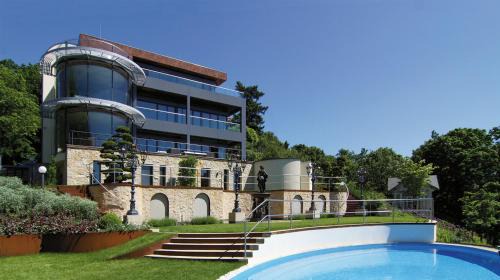 Loschwitz Apartment | Villa via Lapis - Panoramablick über Dresden - Garten - Pool - Sauna - Luxus