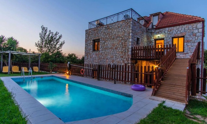 Agia Villa | Villa Vicina - In Platanias and 4min by the beach