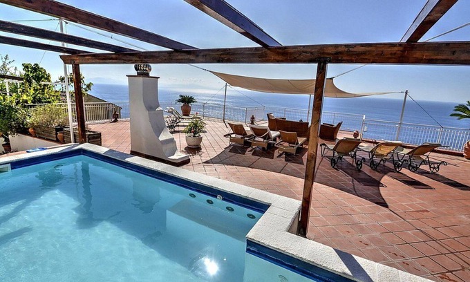 Praiano Villa | Villa Volare: A splendid villa with the fascination of the typical and ancient mediterranean houses, with Free WI-FI.