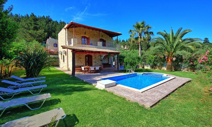 Apokoronas Villa | Villa Vrisses by PosarelliVillas