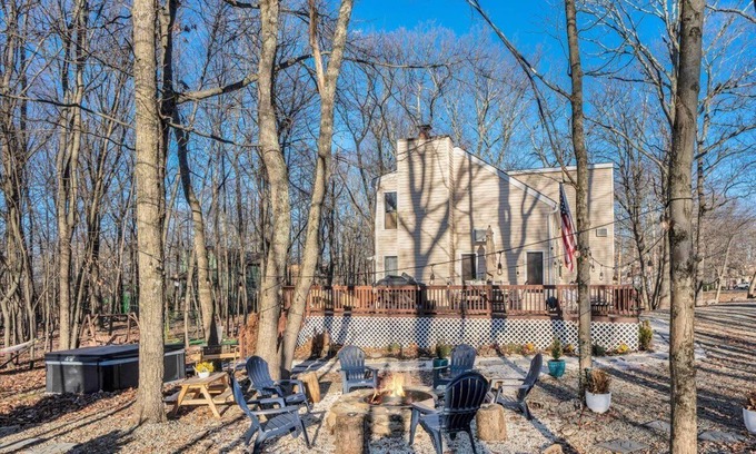 East Stroudsburg House | Villa w/Game Room, Hot Tub, Firepit & Fireplace