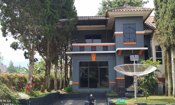 Cipanas Villa | Villa Wahyu 3 Bedroom
