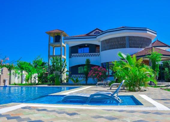 Galu Villa | Villa Waterfalls, Diani, Kenya