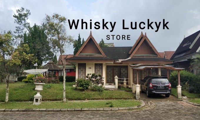 Cipanas Villa | Villa WhiskyLucky411