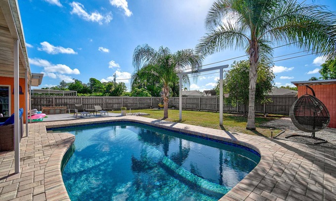 Whitfield House | Villa Whispering Palms: Save 10% until Nov 21!