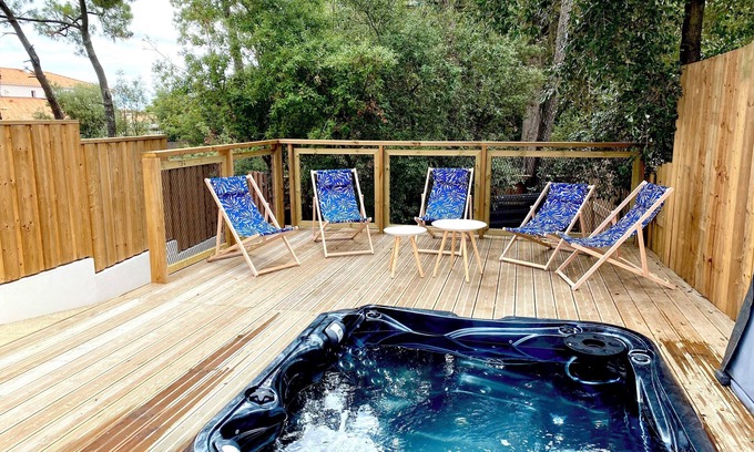 Saint-Vincent-sur-Jard Villa | Villa with sea access and spa