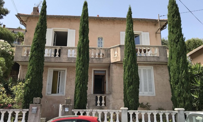 Saint-Mandrier-sur-Mer Villa | Villa with spectacular view overlooking port and bay of Toulon