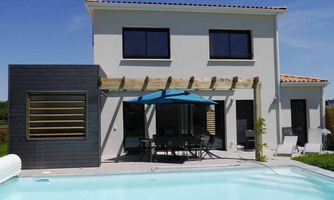 Saint-Augustin Villa | Villa with air con, private pool and Jacuzzi on a residence with tennis