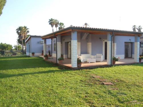Fontane Bianche Villa | Villa with air-conditioned garden near the sea