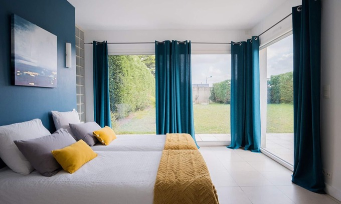 Hermanville-sur-Mer House | Villa with garden, 50 m away from the beach