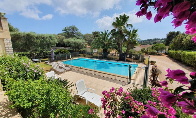 Six-Fours-les-Plages Villa | Villa with private pool, quiet in enclosed planted lot
