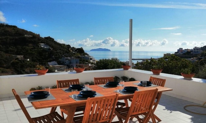 Ponza Villa | Villa with garden and 2 private terraces in the center of Ponza.