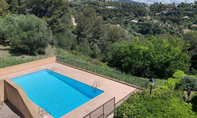 Gairaut House | Villa with garden and pool