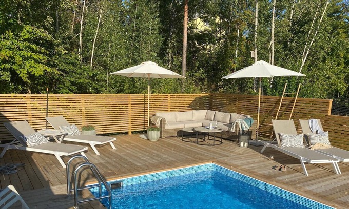 Danderyd Villa | Villa with garden and pool in beautiful Danderyd 9 km from Stockholm City