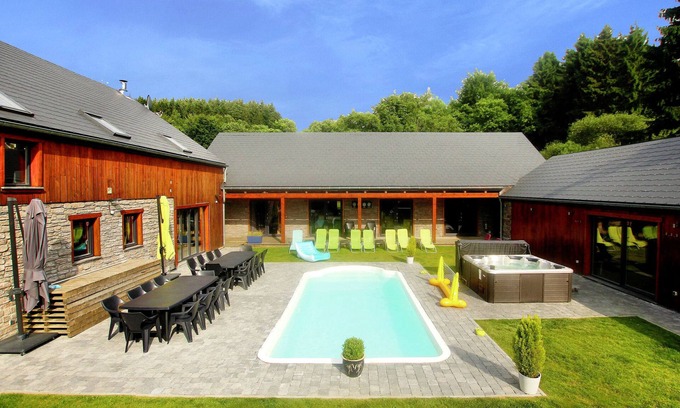 Freineux Villa | Villa with heated outdoor pool and sauna
