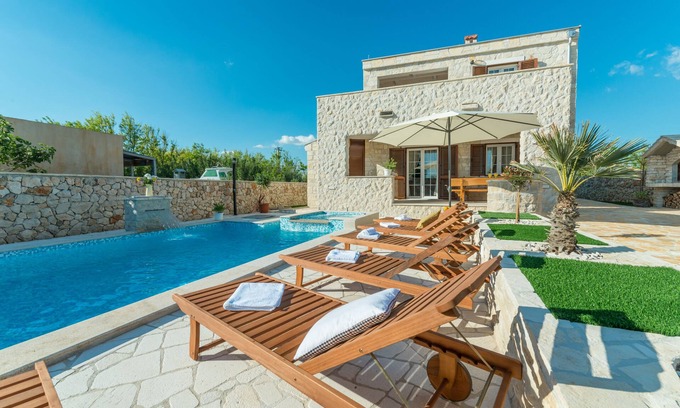Vir Villa | Villa with heated pool, sandy beach, whirlpool - TRAVELER Reiseburo ID 2174