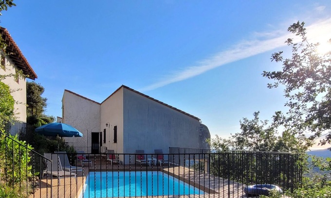 Laroque-des-Alberes Villa | Villa with pool and breathtaking sea and mountain views in a peaceful location