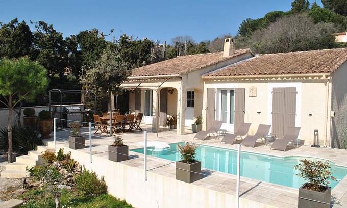 Rochefort-du-Gard Villa | VILLA WITH POOL IN THE HEART OF PROVENCE VILLAGE