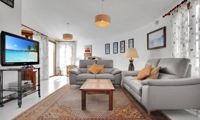 Parque Holandes Villa | Villa with pool overlooking the Atlantic Ocean and Parque Holandes