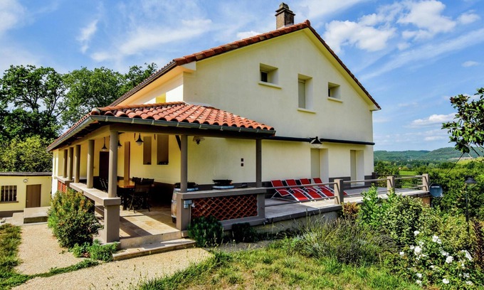 Vire-sur-Lot House | Villa with pool among the vineyards