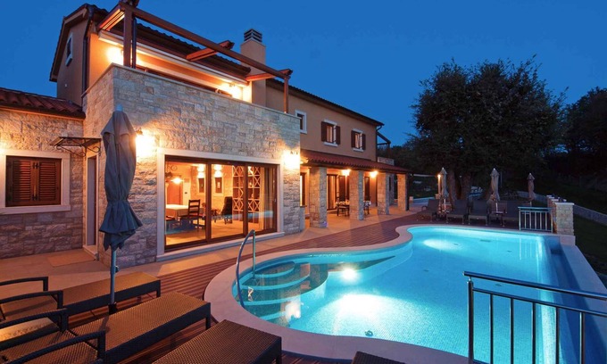 Kapelica Villa | Villa with pool and mini golf