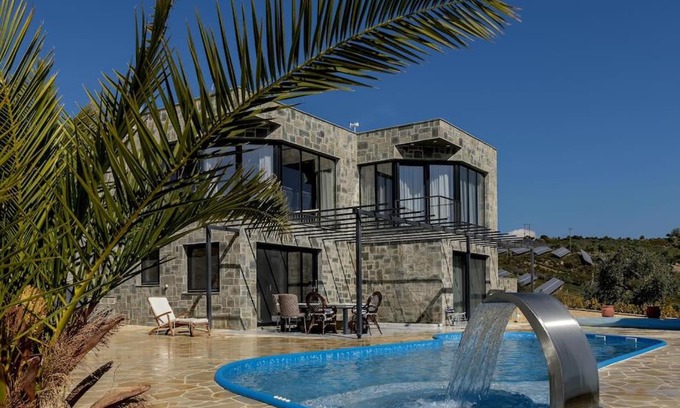 Megalos Prinos Villa | villa with pool and jacuzzi