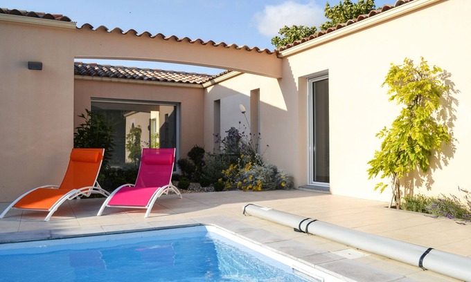 Saint Rogatien Villa | Villa with pool, in a park, quiet area, 6 people, 3 bedrooms