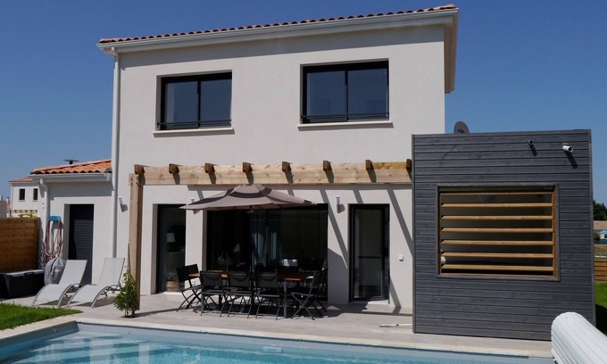 Saint-Augustin Villa | Villa with private pool and Jacuzzi on a residence with tennis