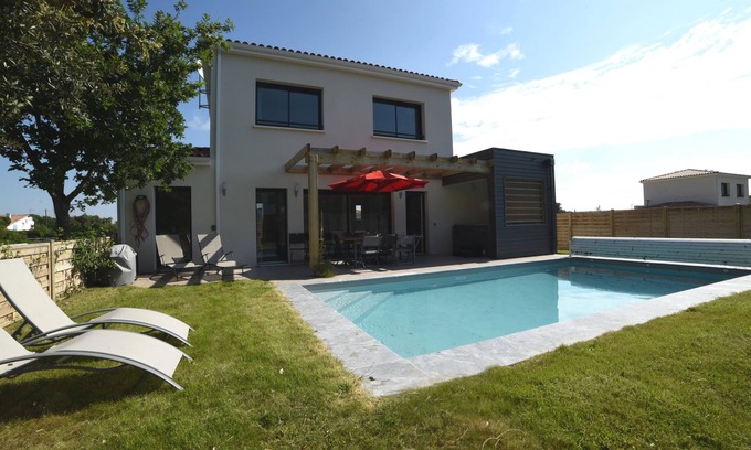 Saint-Augustin House | Villa with private pool and Jacuzzi on a residence with tennis