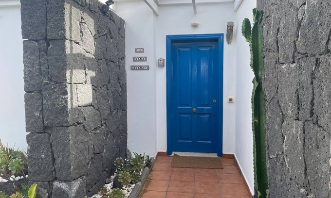 Playa Blanca Villa | Villa with private pool, roof terrace and mountain view