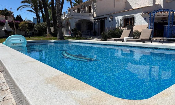 Coveta Fuma Ski Chalet | Villa with Private Pool & BBQ, Close to the Beach