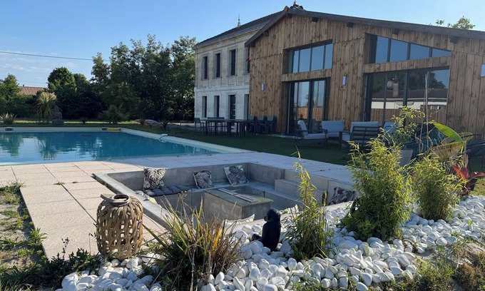 Ambares-et-Lagrave Villa | Villa with swimming pool and large garden - 15 min from Bordeaux