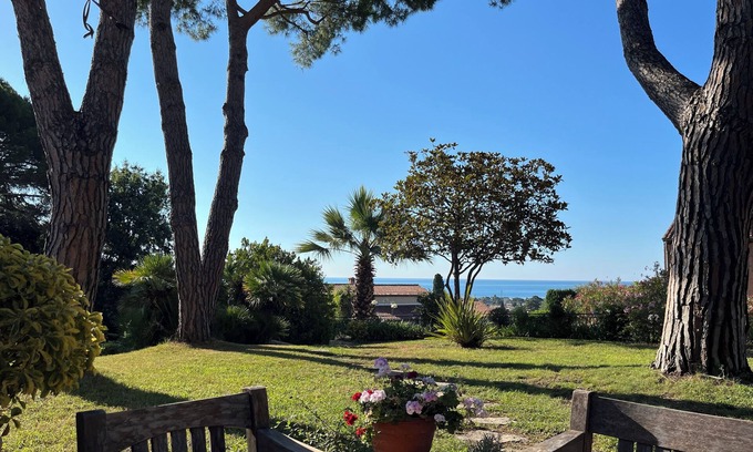 Bastide Giraud House | Villa with sea view, swimming pool, tennis in a charming family estate! :)