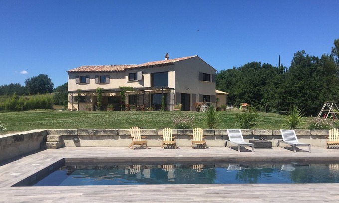 Pierrevert Villa | Villa with swimming pool surrounded by nature