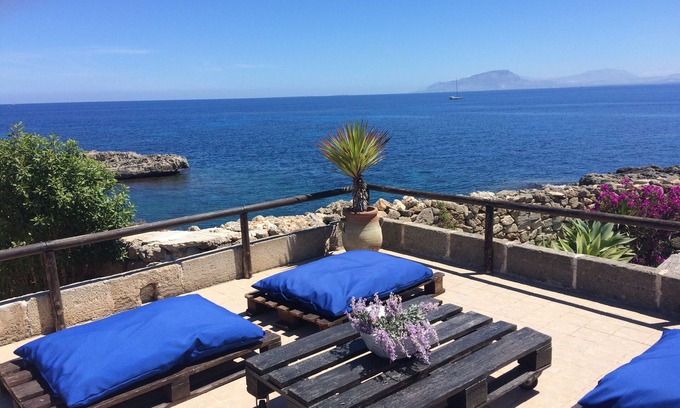 Favignana Villa | Villa with terrace on the coves of Scalo Cavallo