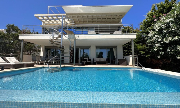 Fornells Villa | Villa with views and private pool in Fornells