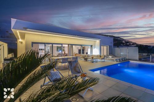 Cumbre del Sol Villa | Villa Yansa by Abahana Villas