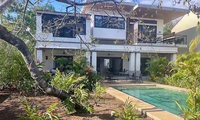 Playa Langosta House | Villa Zafiro: Luxurious private villa & pool - steps from gorgeous beaches!