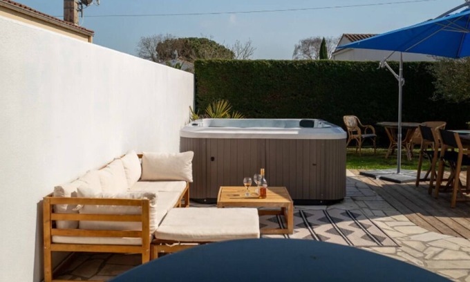 Le Chateau-d'Oleron House | Villa Zonda (Jacuzzi)