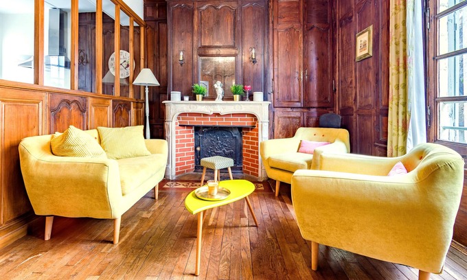 Amboise Apartment | VillaConcorde Elegant & historic Apart, 5 pers prime location in Amboise