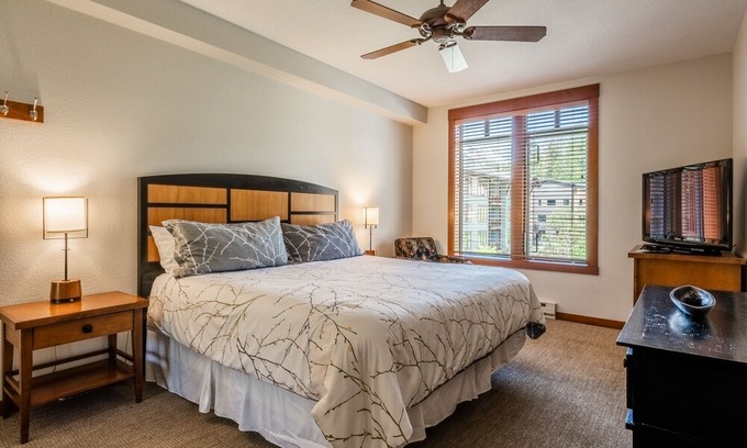 Mammoth Lakes Condo | Village #3310 Luxury Village Lincoln House Ski in Ski Out ; Just Steps to Gondola! New to the market