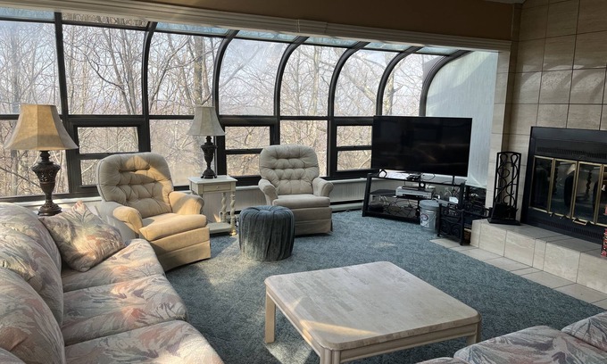 Village at Camelback Condo | Village at Camelback ski in/out a few units from the slopes! Beautiful views!