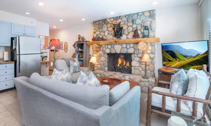 Vail Condo | Village Center 1E | 2BR Condo in the Heart of Vail Village