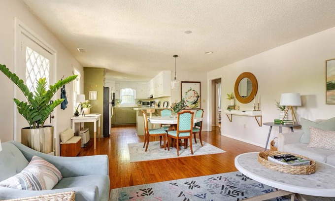 Blowing Rock House | Village Charm Cottage: Steps from Shops, Eats & Play in Blowing Rock
