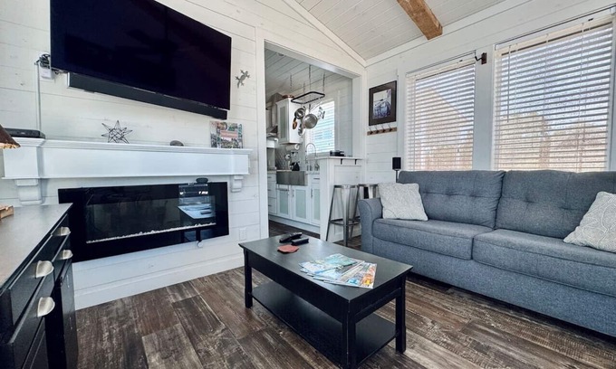 Austin House | Village Farm Bungalow with Pool and Hot Tub